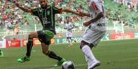 Cazares (D), jogador equatoriano do Atlético-MG, durante partida contra o América-MG, válida pela sétima rodada da primeira fase do Campeonato Mineiro 2016  Foto: Denis dias/Gazeta Press