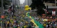 Protesto contra o governo Dilma Rousseff (PT) na Avenida Paulista em São Paulo, SP, neste domingo (13)  Foto: Newton Menezes/Futura Press