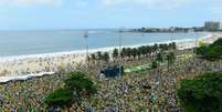 Manifestação em Copacabana contra a corrupção e pela saída da presidenta Dilma Rousseff  Foto: Tânia Rêgo/Agência Brasil