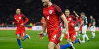 Eric Dier marca o terceiro gol da Inglaterra em amistoso contra a Alemanha  Foto: Getty Images
