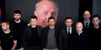 Elenco do Barcelona homenageia Cruyff  Foto: Getty Images