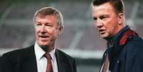 Ex-técnico do United, Sir Alex Ferguson, junto com o atual técnico, Van Gaal  Foto: Shaun Botterill / Getty Images