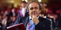 Mencionado como um dos beneficiários de um esquema de sonegação que envolvia empresas fantasmas no Panamá, o ex-presidente da Uefa Michel Platini se defendeu através de seus advogados e disse estar em dia com fisco suíço  Foto: Getty Images