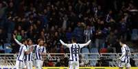 Jogadores da Real Sociedad comemoram gol  Foto: EFE
