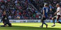 Artilheiro Jamie Vardy chegou ao 21º gol no Campeonato Inglês graças aos dois marcados contra o Sunderland.   Foto: EFE