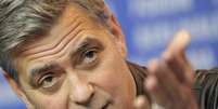 Clooney em entrevista no Festival de Berlim sobre o filme &ldquo;Ave, C&eacute;sar&rdquo;, em fevereiro de 2016  Foto: Stefanie Loos / Reuters