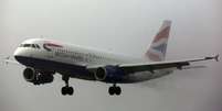 Choque ocorreu na parte da frente de um Airbus A320 da British Airways  Foto: PA / BBC News Brasil