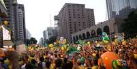 Concentração de manifestantes que defendem o impeachment da presidenta Dilma Rousseff na Avenida Paulista  Foto: Renato S. Cerqueira/Futura Press