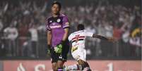 Mexicanos precisam golear se quiserem seguir na Libertadores e dar uma despedida honrosa ao técnico José Cardozo. Edgardo Bauza tem uma dúvida para armar o time  Foto: Lance!