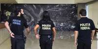 Polícia Federal durante operação  Foto: Agência Brasil