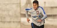 
                        
                        
                    Léo Santos, durante treino do Corinthians. Ele pode estrear nesta quarta (Foto: Daniel Augusto Jr/Corinthians)  Foto: Lance!