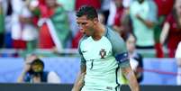 Cristiano Ronaldo comemora o segundo gol marcado contra a Hungria na última rodada da fase de grupos da Eurocopa  Foto: EFE