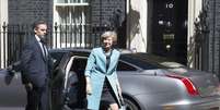 A nova primeira-ministra inglesa Theresa May chega à residência oficial nº 10 Downing Street. Hoje ela continua a compor seu governo, após assumir o cargo de premier no lugar de David Cameron  Foto: Agência Brasil