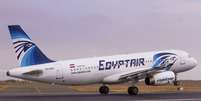 Avião da EgyptAir decola do aeroporto de Nairobi  Foto: hughmitton / iStock