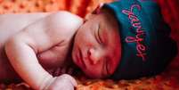 Sawyer Lacey nasceu há cerca de um ano como resultado de uma doação de embrião  Foto: BBC / BBC News Brasil