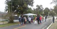 Na parte interna da Granja Comary, pouca gente quis assistir ao treino  Foto: Silvio Alves Barsetti