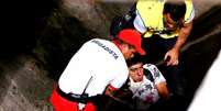O torcedor do Vasco caiu no fosso do Arruda nesta quarta-feira (Foto: Carlos Ezequiel Vannoni/Eleven)  Foto: Lance!