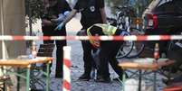 Polícia faz investigações no local do atentado na cidade de Ansbach, na Alemanha.  Foto: EFE