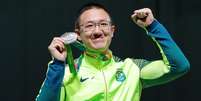 Felipe Wu comemora a medalha de prata  Foto: EFE