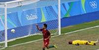 Gonçalo marca o gol da virada portuguesa no Engenhão (Foto: VANDERLEI ALMEIDA / AFP)  Foto: Lance!