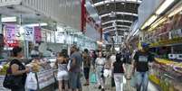 Consumidores fazem compras em supermercado  Foto: Agência Brasil