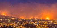 Vista geral de incêndio em Funchal, na ilha da Madeira  Foto: EFE