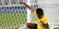 Cristiane sofreu uma lesão logo na estreia do Brasil na disputa do futebol feminino  Foto: Getty Images