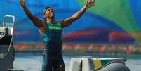 Isaquias Queiroz comemora o bronze na categoria C1 200m nos Jogos do Rio; baiano sagrou-se o maior vencedor brasileiro numa mesma edição dos Jogos   Foto: Getty Images