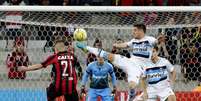 Grêmio de Ramiro levou a melhor contra o Atlético-PR de João Pedro (Foto: Rodolfo Buhrer)  Foto: Lance!