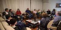 Brasília - Senadores contrários ao impeachment de Dilma Rousseff reunidos no apartamento da senadora Lídice da Mata, hoje à noite, em Brasília    José Cruz/Agência Brasil  Foto: Agência Brasil