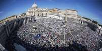 Vista geral da Pra&ccedil;a S&atilde;o Pedro durante a missa de canoniza&ccedil;&atilde;o da Madre Teresa de Calcut&aacute; (Ag&ecirc;ncia Lusa/Direitos Reservados)  Foto: Ag&ecirc;ncia Brasil