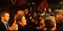 Dilma é recebida por simpatizantes em Porto Alegre  Foto: Lucas Rivas/Rádio Guaíba