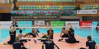 Seleção Brasileira feminina de vôlei sentado durante disputa de torneio na China, neste ano  Foto: Divulgação/ABVP