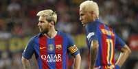 A dupla 'loira' Messi e Neymar pouco produziu na surpreendente derrota do Barcelona para o Alav&eacute;s em casa  Foto: EFE