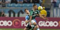 Gabriel Jesus se machucou na partida contra o Grêmio, domingo (Foto: Jeferson Guareze/AGIF/Lancepress!)  Foto: Lance!