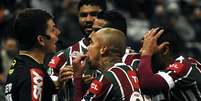 Jogadores do Fluminense reclamam com árbitro após expulsão na partida contra o Corinthians, pela Copa do Brasil  Foto: Mailson Santana/Fluminense