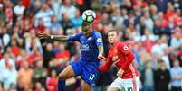 O Leicester, atual campeão inglês, não resistiu ao jogo dominante dos anfitriões no Old Trafford e sofreu goleada por 4 a 1  Foto: EFE