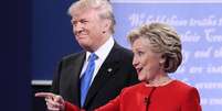 Os candidatos Hillary Clinton e Donald Trump se enfrentaram em debate na Universidade de Hofstra, em Nova York.  Foto: EFE
