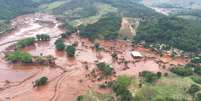 Barragem da mineradora Samarco se rompeu no distrito de Bento Rodrigues, zona rural a 23 quilômetros de Mariana, em Minas Gerais   Foto: Corpo de Bombeiros/MG - Divulgação