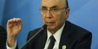 Meirelles negou aumento de impostos para 2016 e disse que prioridade nacional é controlar a queda da economia, estabilizar, voltar a crescer, investir e criar empregos  Foto: Agência Brasil