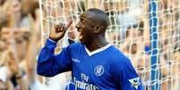 Jimmy Floyd Hasselbaink defendeu as cores do Chelsea na década passada (Foto: AFP/PHOTO)  Foto: Lance!