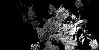 Foto fornecida pela Agência Espacial Europeia (ESA) em 13 de novembro de 2014, mostra vista panorâmica criada a partir de duas imagens do CIVA, confirmando que o pequeno robô Philae da sonda europeia Rosetta é seguro na superfície do cometa 67P / Churyumov-Gerasimenko.  Foto: EFE