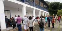 Movimentação de eleitores no Gávea Glof Club, em São Conrado, zona sul do Rio de Janeiro (RJ), na manhã deste domingo (2)  Foto: José Lucena/Futura Press
