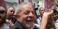 O ex-presidente Luiz Inácio Lula da Silva durante caminhada de campanha do candidato à reeleição pelo PT, Fernando Haddad, no centro de São Paulo (SP), na manhã de sexta-feira (30)  Foto: Uriel Punk/Futura Press