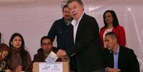 Juan Manuel Santos, presidente da Colômbia, durante votação no referendo sobre acordo de paz com as Farc  Foto: EFE