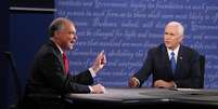 Candidato republicano Mike Pence (dir) e o democrata Tim Kaine (esq) participam do único debate entre aspirantes a vice-presidente dos EUA  Foto: EFE