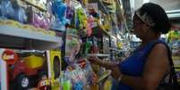 A preferência dos consumidores para os presentes no Dia da Criança é liderada por brinquedos  Foto: Agência Brasil