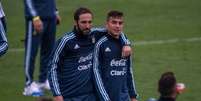 Higuaín e Dybala são companheiros na seleção argentina e na Juventus (Foto: Ernesto Benavides / AFP)  Foto: Lance!