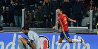 Goleiro italiano falhou feio no gol da Espanha, mas saiu aplaudido no fim do jogo  Foto: Getty Images