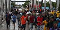 Milhares de pessoas deixam suas casas na capital do Haiti, Porto Príncipe, por causa do Furacão Matthew  Foto: Agência Brasil